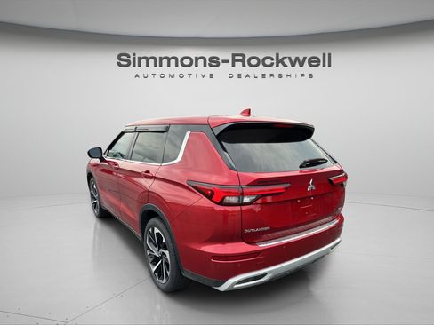 Used 2022 Mitsubishi Outlander SE AWD/4WD image 3