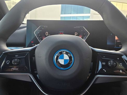 Used 2024 BMW i5 eDrive40i w/ Convenience Package image 28