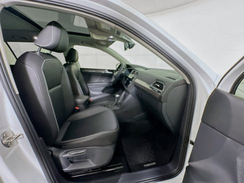 Used 2022 Volkswagen Tiguan SE w/ Panoramic Sunroof Package image 30