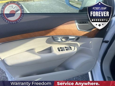 Used 2022 Volvo XC90 T6 Momentum w/ Advanced Package AWD/4WD image 12