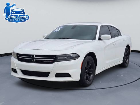 Used 2017 Dodge Charger SE w/ Popular Equipment Group image 3