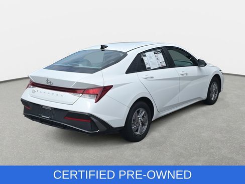 Certified 2025 Hyundai Elantra SE FWD image 5
