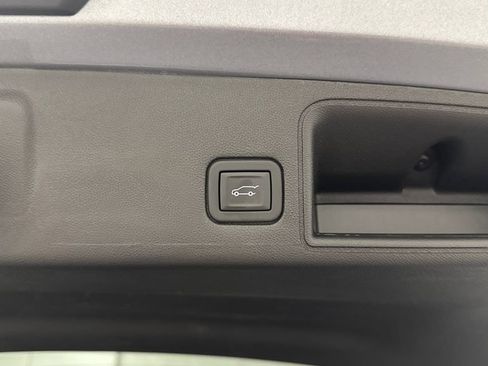 Used 2024 GMC Terrain SLT AWD/4WD image 26