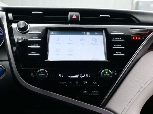 Used 2019 Toyota Camry LE image 19