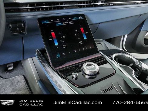 Certified 2025 Cadillac Escalade IQ Luxury 2 w/ LPO, Premium Carpet Package AWD/4WD image 17
