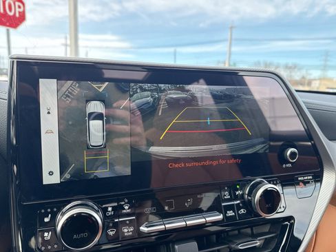 Used 2025 Toyota Highlander Platinum image 24