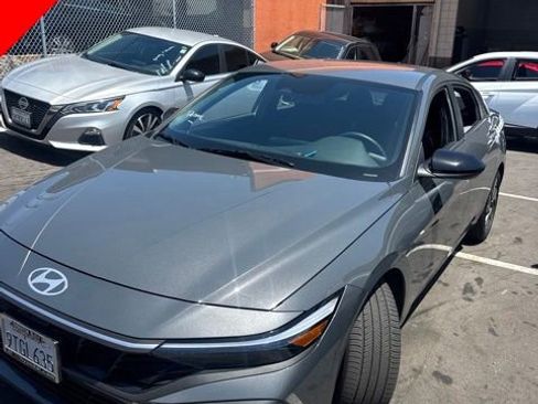 Certified 2025 Hyundai Elantra SEL FWD image 1