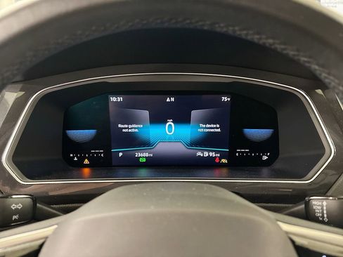 Used 2022 Volkswagen Tiguan SE R-Line image 10