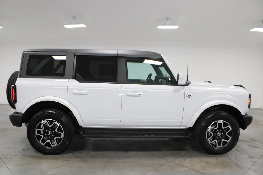 Used 2025 Ford Bronco Outer Banks AWD/4WD image 11