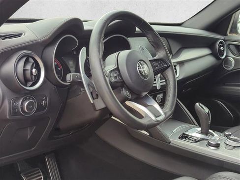 Used 2023 Alfa Romeo Stelvio Veloce AWD/4WD image 9