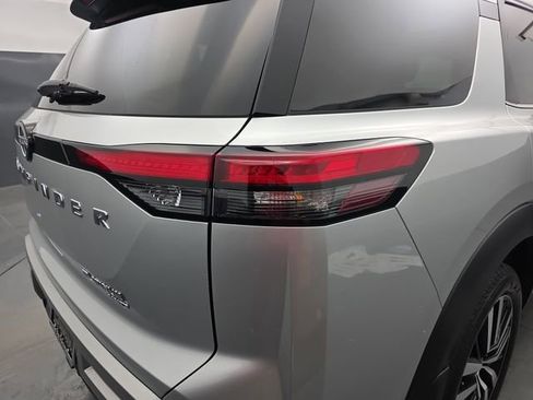 Used 2024 Nissan Pathfinder Platinum w/ Cargo Package image 19