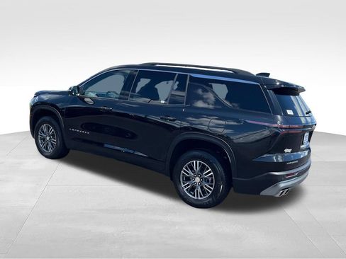 Used 2025 Chevrolet Traverse LT FWD image 3