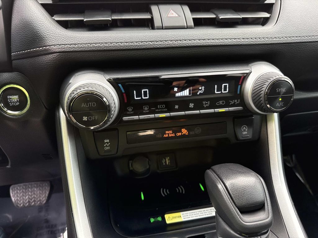 Used 2024 Toyota RAV4 XLE FWD image 29