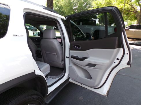 Used 2022 GMC Acadia SLT FWD image 38