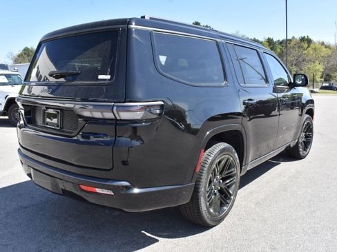 New 2026 Jeep Grand Wagoneer Limited AWD/4WD image 9