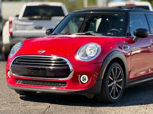 Used 2021 MINI Cooper 4-Door Hardtop image 2
