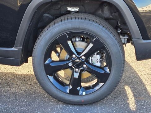 New 2025 Jeep Grand Cherokee Limited w/ Luxury Tech Group II image 13