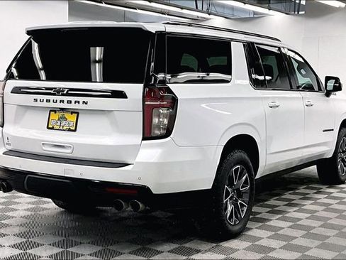 Used 2023 Chevrolet Suburban Z71 w/ Z71 Off-Road Package image 12