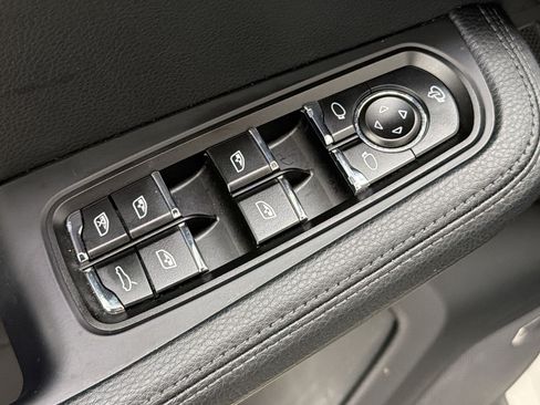 Used 2026 Porsche Macan AWD/4WD image 24