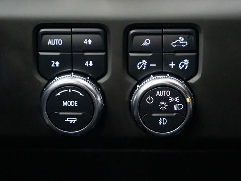 Used 2025 GMC Sierra 2500 AT4 w/ Technology Package AWD/4WD image 19