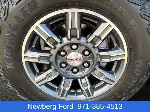 Used 2024 GMC Sierra 1500 AT4 w/ Technology Package AWD/4WD image 15