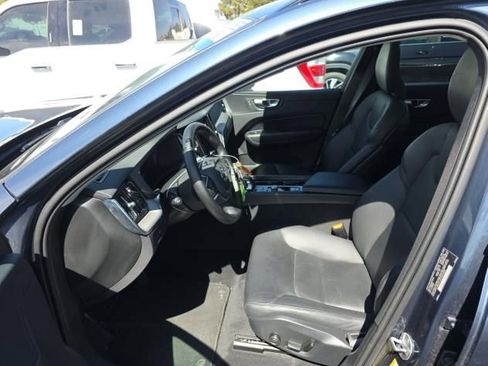 Used 2025 Volvo XC60 B5 Core image 2