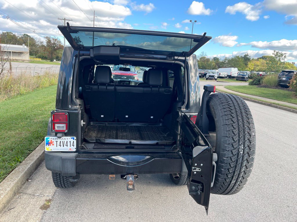 Used 2018 Jeep Wrangler Unlimited Sahara AWD/4WD image 11