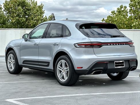 Certified 2026 Porsche Macan AWD/4WD image 4