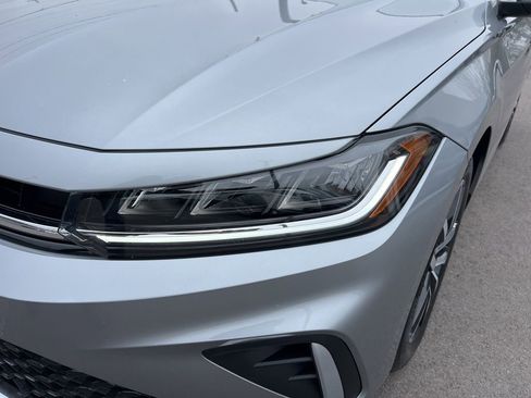 New 2026 Volkswagen Jetta SE image 9