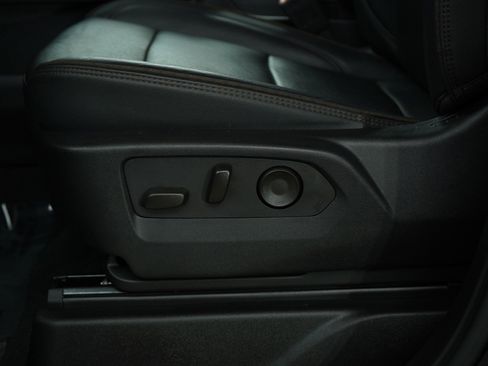 Used 2024 Chevrolet Suburban High Country image 21