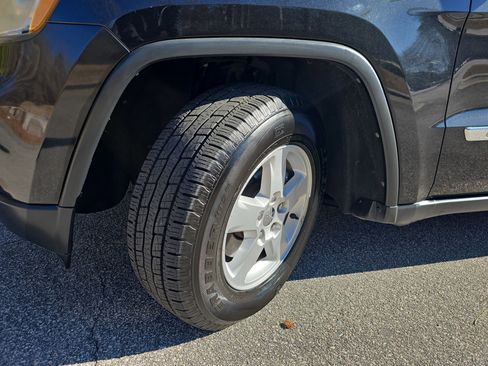 Used 2011 Jeep Grand Cherokee Laredo image 30