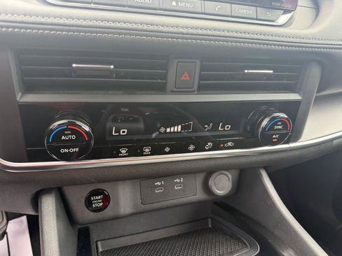 Used 2025 Nissan Rogue SV FWD image 28