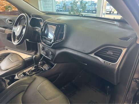 Used 2019 Jeep Cherokee Limited AWD/4WD image 27