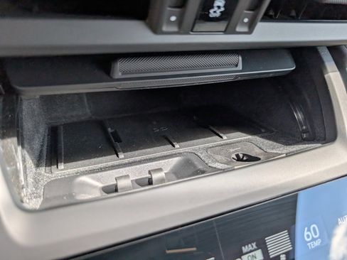 Certified 2025 Porsche Macan Electric image 16