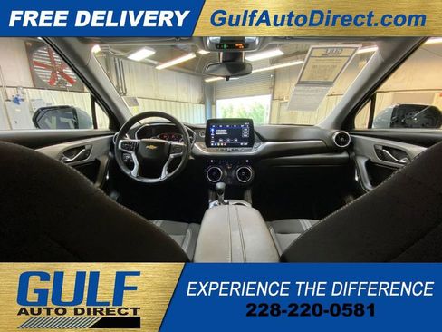 Used 2025 Chevrolet Blazer LT FWD image 2