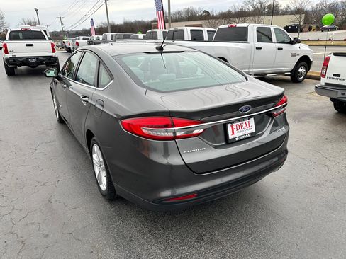Used 2018 Ford Fusion S image 2