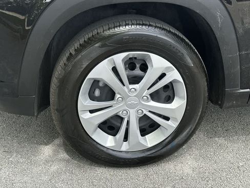 Used 2025 Chevrolet Trax LS FWD image 10