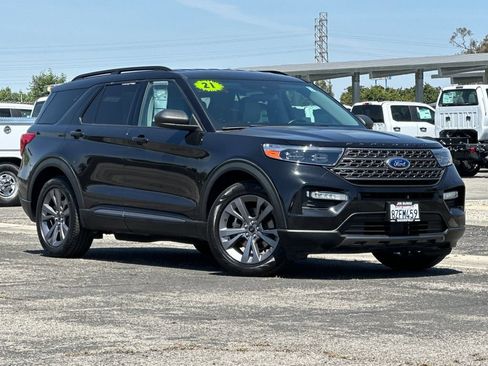 Certified 2021 Ford Explorer XLT w/ Equipment Group 202A RWD image 1