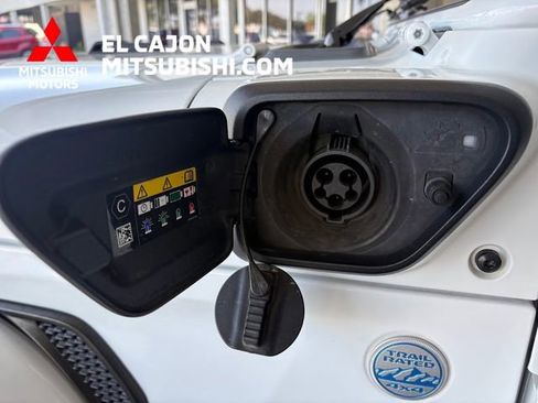 Used 2023 Jeep Wrangler Unlimited Sahara AWD/4WD image 9