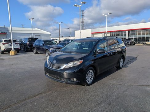 Used 2015 Toyota Sienna XLE image 5