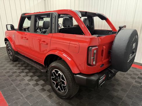 Used 2023 Ford Bronco Outer Banks AWD/4WD image 2