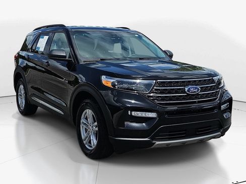 Used 2023 Ford Explorer XLT w/ Equipment Group 202A AWD/4WD image 3