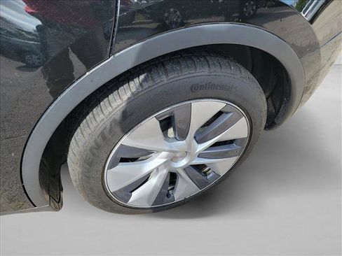 Used 2021 Tesla Model Y Long Range image 8