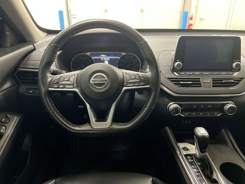 Used 2022 Nissan Altima 2.5 SR FWD image 11