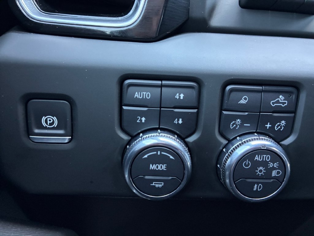 Used 2024 GMC Sierra 2500 Denali w/ Denali Reserve Package AWD/4WD image 10