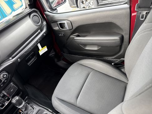 Used 2022 Jeep Wrangler Unlimited Sport AWD/4WD image 22