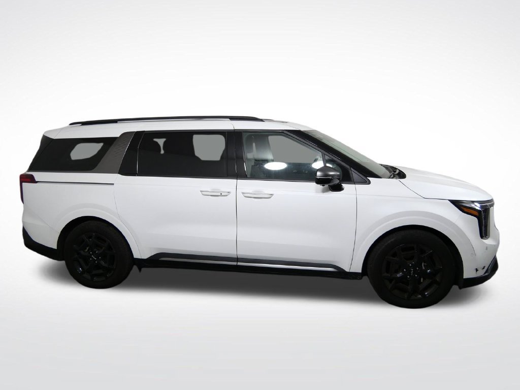 Used 2025 Kia Carnival SX Prestige FWD image 2