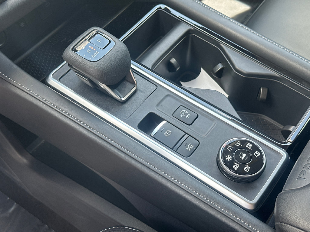 Used 2024 Nissan Pathfinder SL AWD/4WD image 28