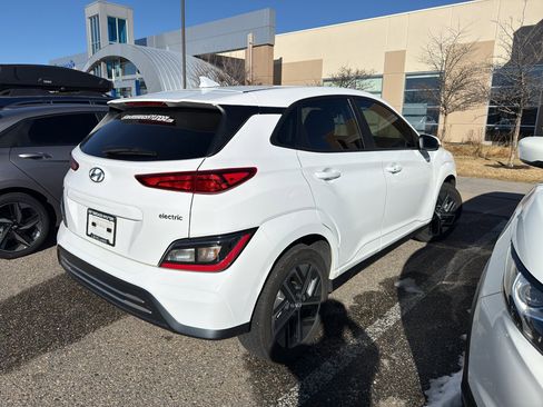 Used 2023 Hyundai Kona SE image 3