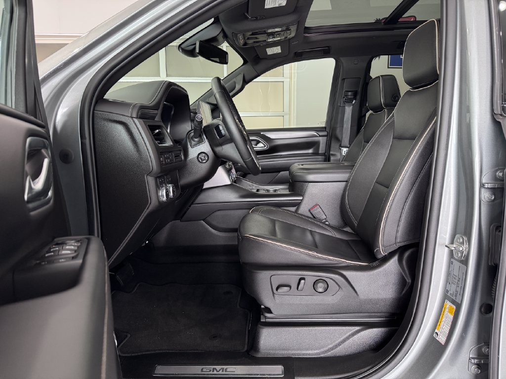 Certified 2023 GMC Yukon XL SLT w/ SLT Luxury Package AWD/4WD image 13